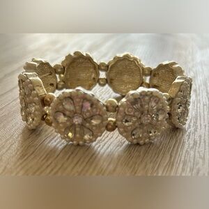 White / Silver Elegant Stretchy Bracelet